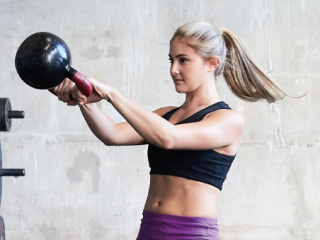 LEZIONI DI KETTLEBELL AL FEMMINILE