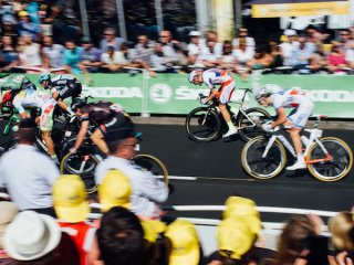 Ciclismo: posizione aerodinamica per sprint su pista