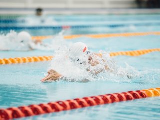 ESERCIZI DI FORZA PER IL NUOTO CON BANDA ELASTICA